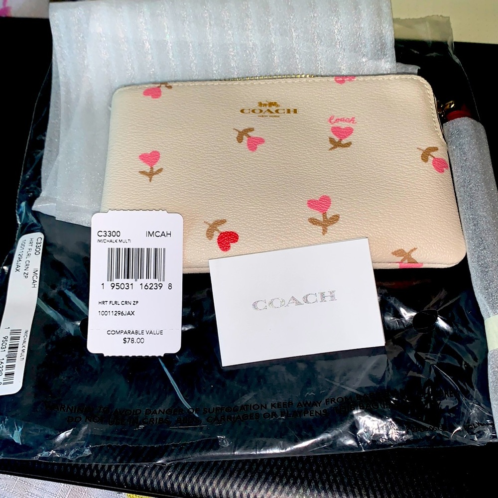 Heart Floral Corner Zip Coach Wristlet